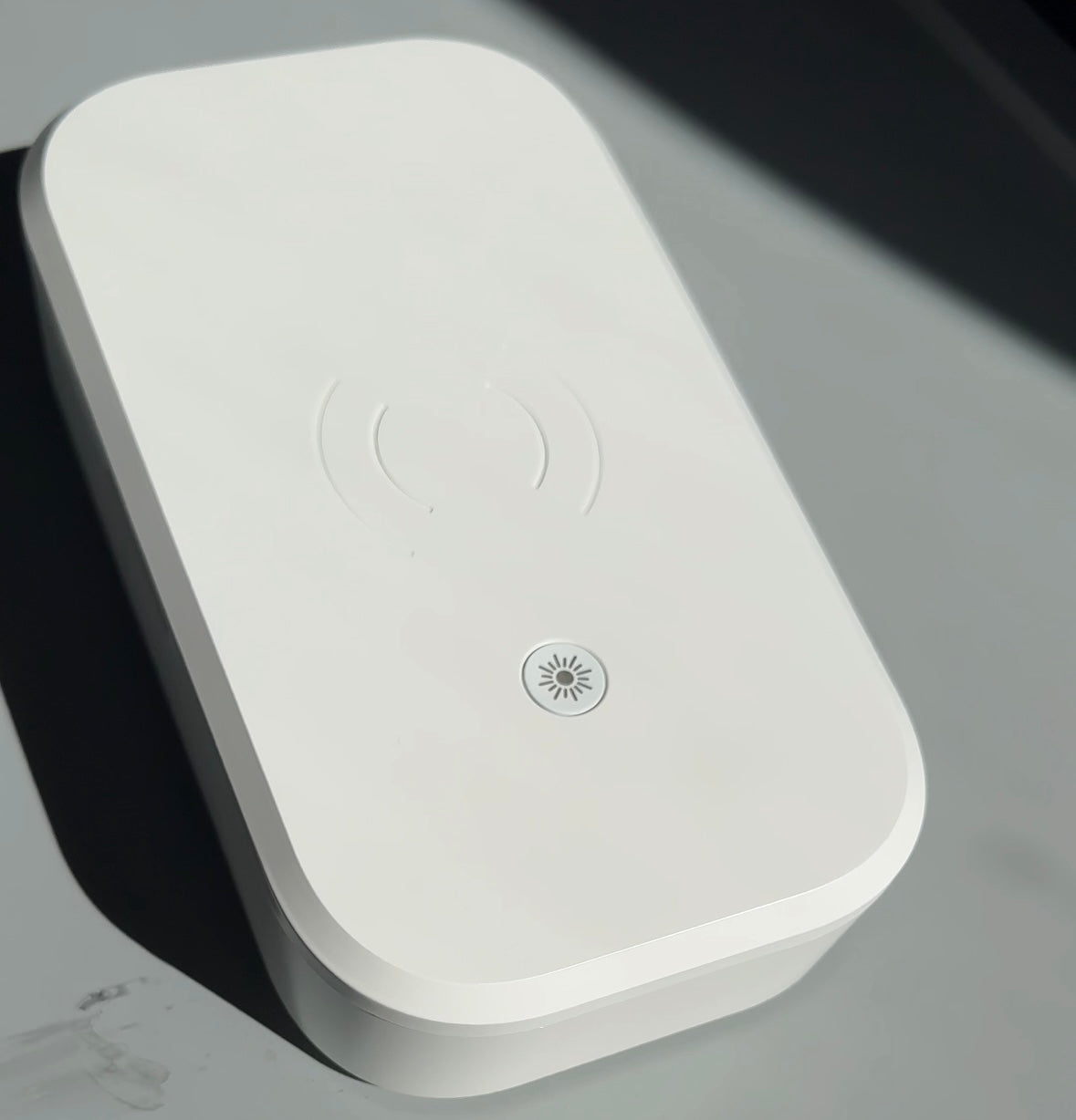 Multifunctional Box Wireless charger and UV light sterilization.